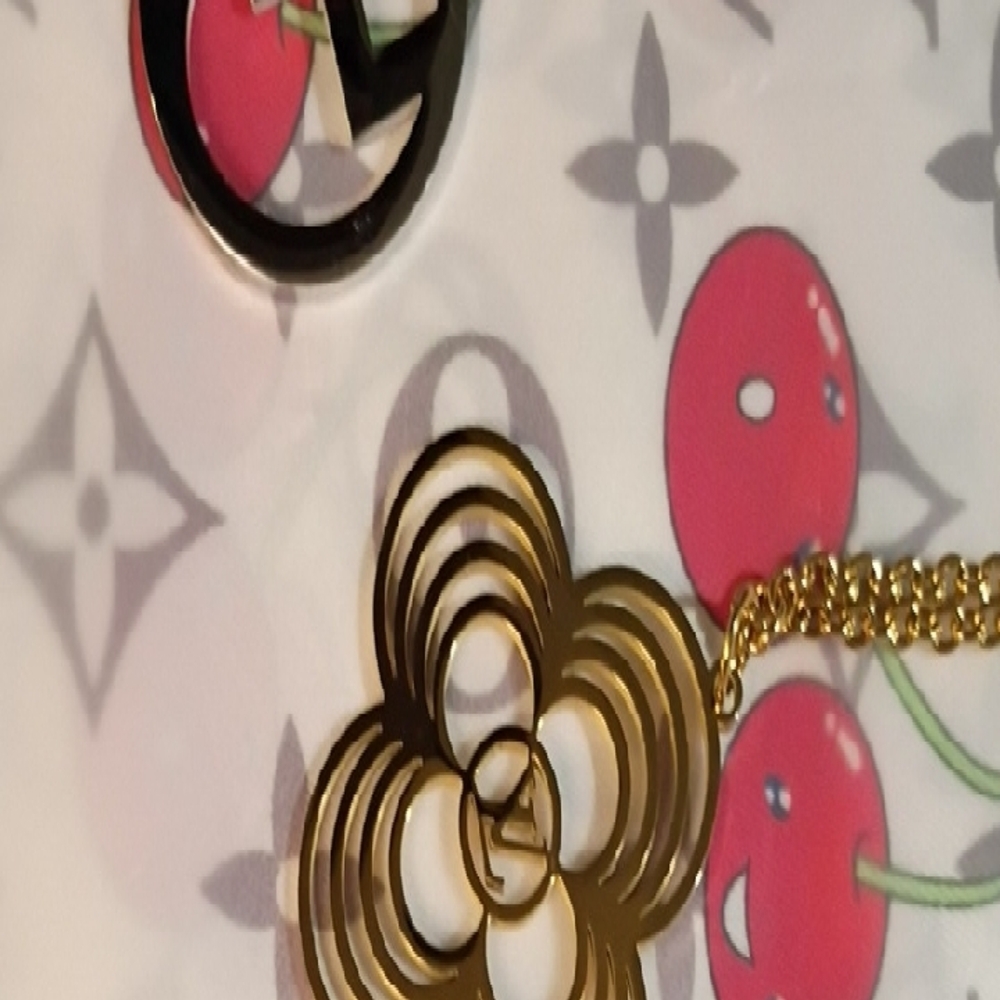 Source Unknown Gold Floral Pendant Necklace